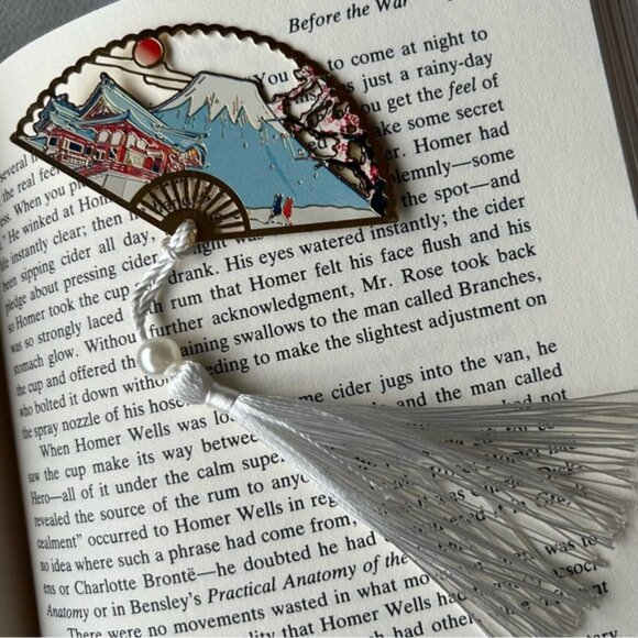 Fan Shaped Bookmark ~ Beautiful Japanese Scene ~ Brand New - Picture 1 of 7